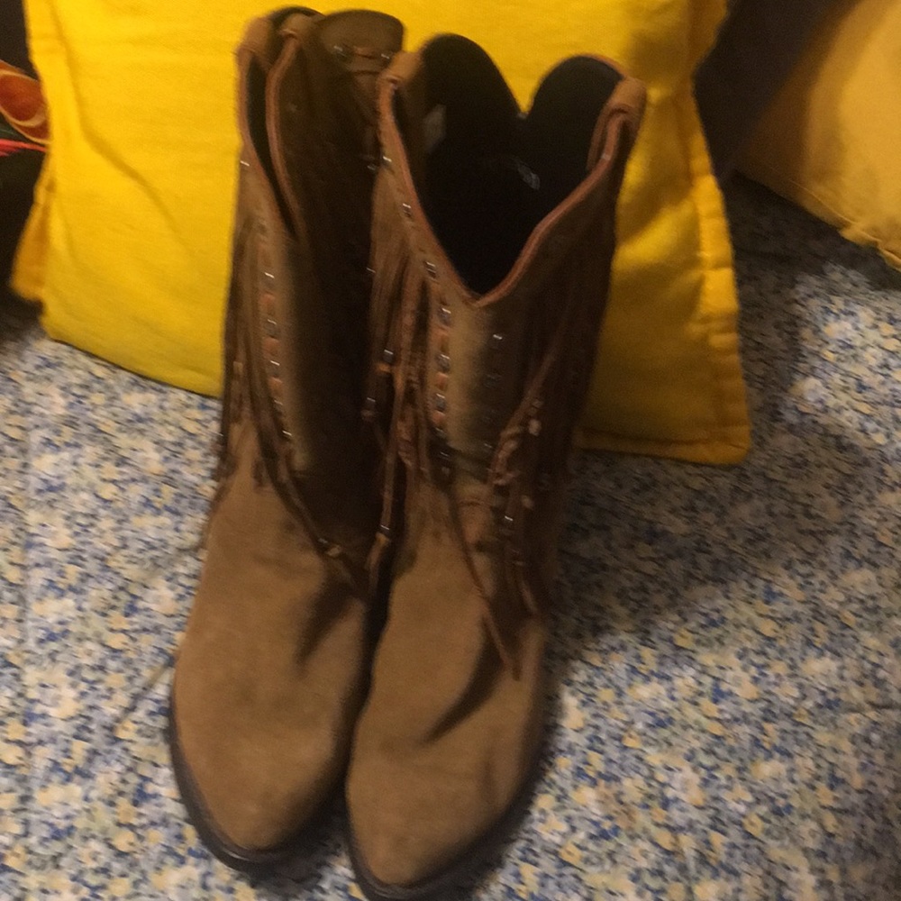 Boots - Picture 3 of 7